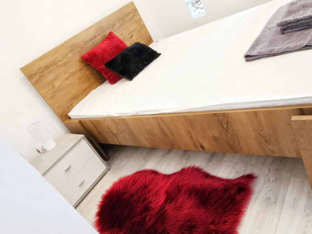 Kalvaria Vendeghaz, Kozvetlenul A Varfal Mellett. Peçuy Dış mekan fotoğraf